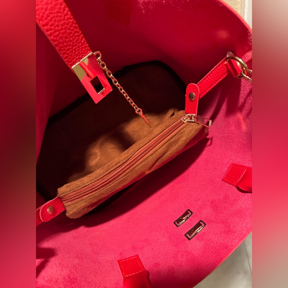 RED Bucket Handbag NWOT gold hardware - Picture 8 of 10